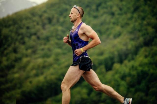 正确跑步姿势不伤膝盖(怎样才能跑步不伤膝盖)