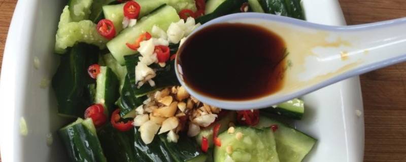 拍青瓜最简单的做法(拍青瓜怎么做好吃又脆)