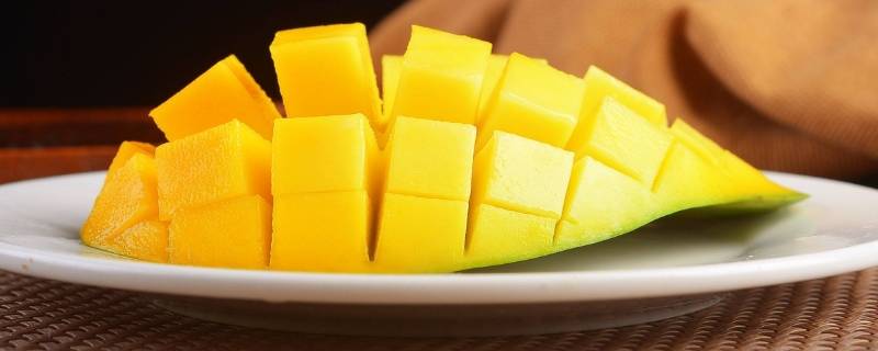 芒果怎么切成小方格(芒果怎么切方便吃)