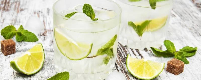 隔夜蜂蜜柠檬水可以喝吗(隔夜的柠檬水还能喝吧)