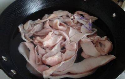 如何炒猪皮更好吃(怎么炒猪皮)