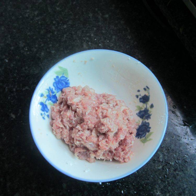 清水丸子肉馅怎么调(清水丸子肉馅怎么调窍门)