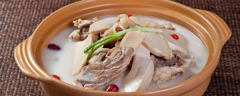 骨头汤怎么熬成奶白色(骨头汤白色的主要是什么)