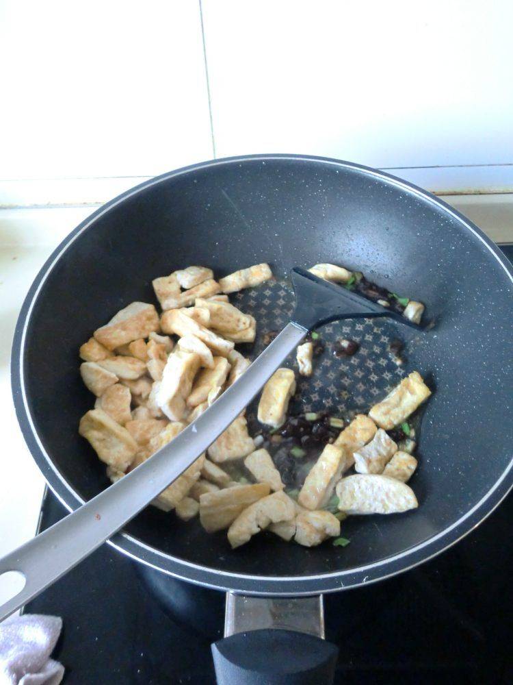 炒豆腐怎么做(炒豆腐怎么做才好吃)