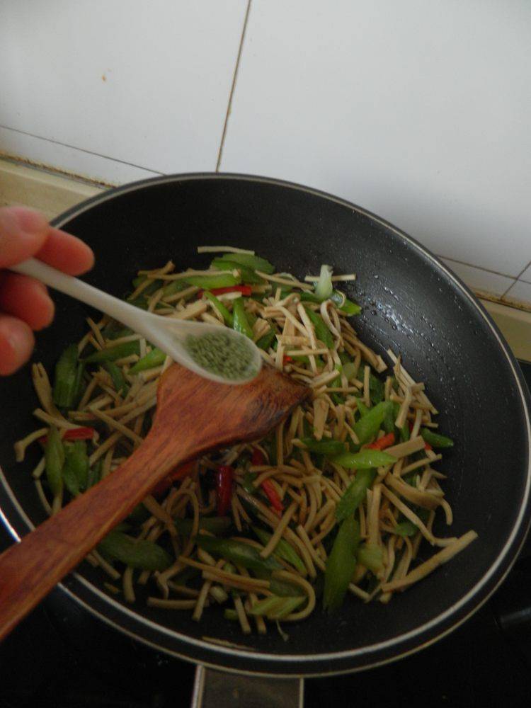 豆腐丝怎么炒好吃又简单(豆腐丝怎么炒好吃又简单步骤)