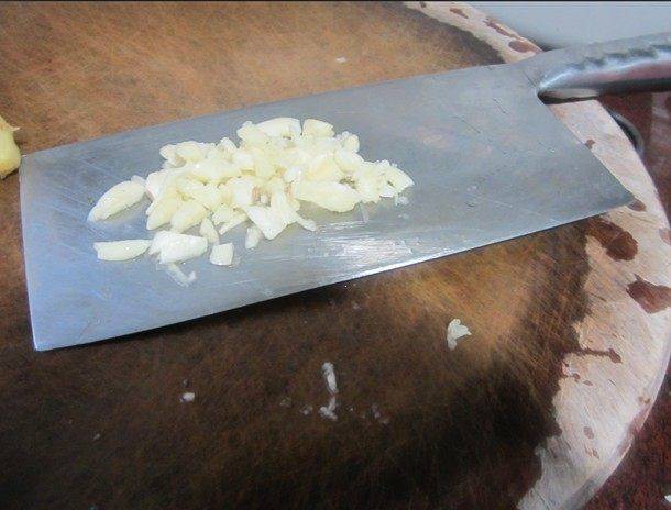 番薯叶怎么炒好吃又绿(番薯叶怎么炒酒店做法)