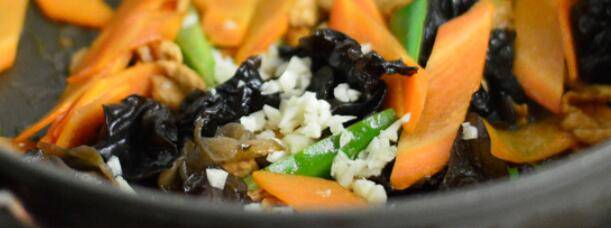 胡萝卜怎么做好吃又简单的吃法(胡萝卜怎么做好吃又简单的)