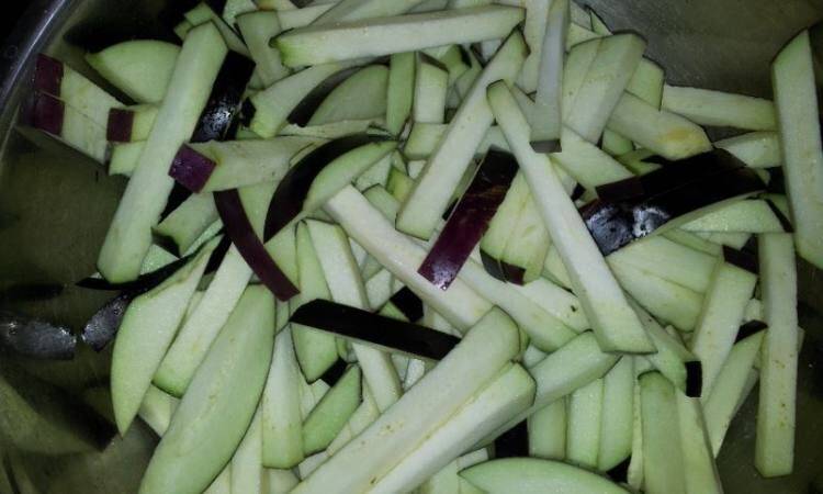 怎么炒茄子块简单又好吃(怎么炒茄子不黑)