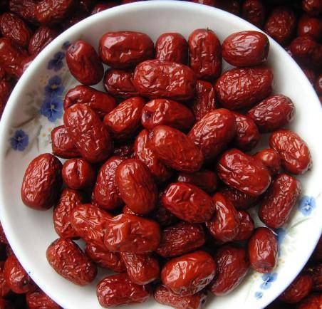 炒红枣是整个炒还是切片来炒(炒红枣要炒到什么程度窍门)