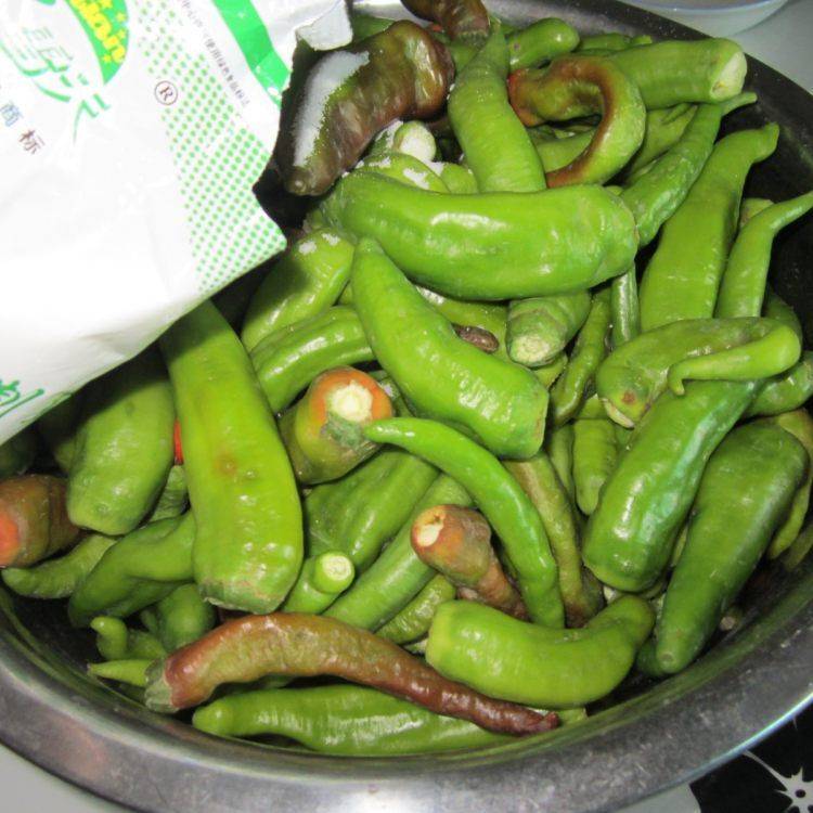 青辣椒整个怎么腌的好吃(怎样腌的青辣椒好吃)