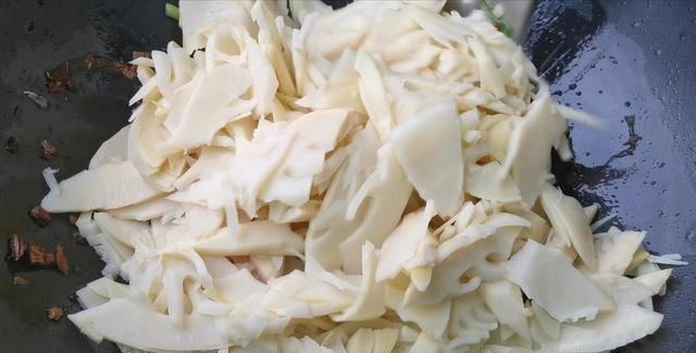 细竹笋怎么处理(细竹笋怎么处理去掉苦涩味)