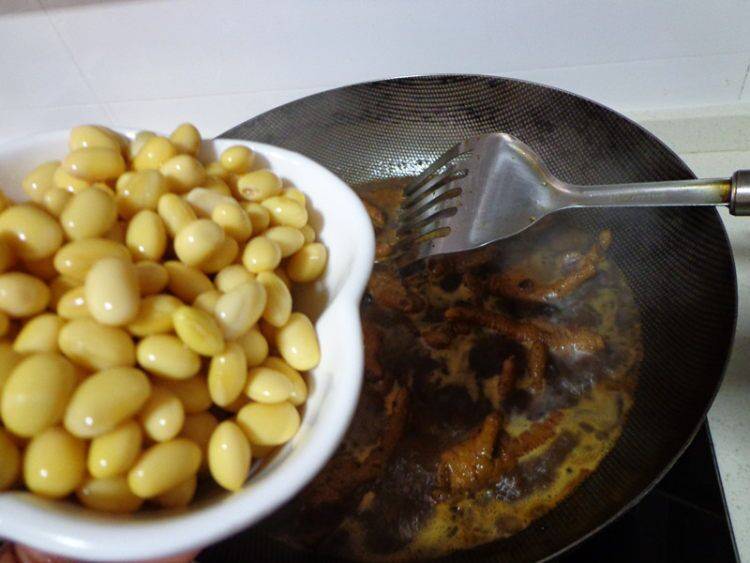 红烧凤爪的最简单做法(辣炒凤爪)