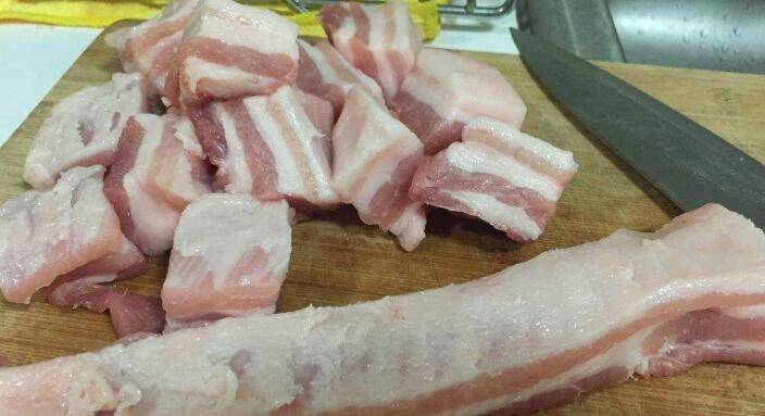 肉粽子是怎么腌制的(肉粽子制作方法和配料)