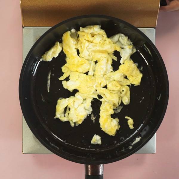 韭菜鸡蛋怎么炒最好吃呢(韭菜鸡蛋怎么炒家常菜)