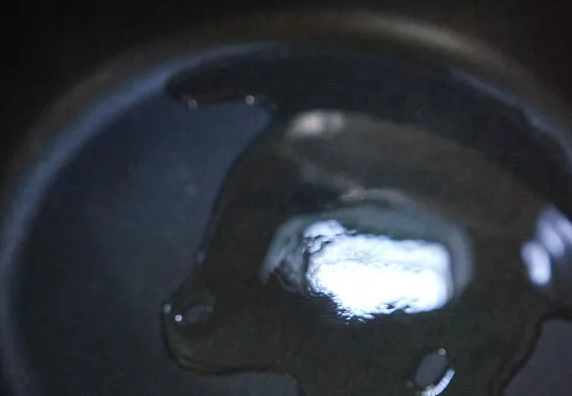 炒艾叶生姜可以治感冒吗(炒艾叶贴肚脐做法)