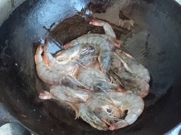 虾怎么炒好吃家常(家常的虾怎么炒好吃)