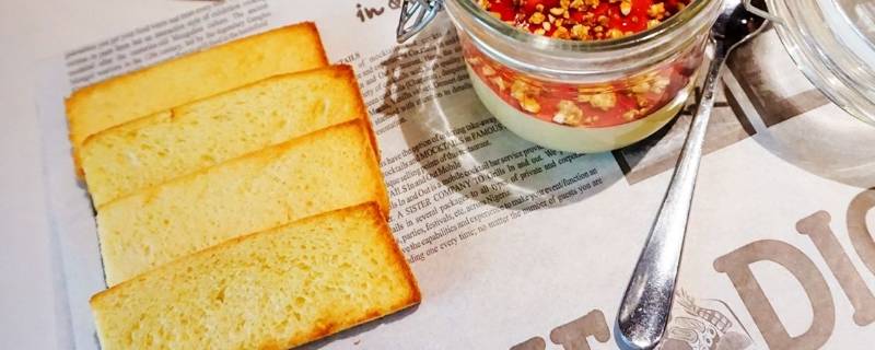 烤面包片上面涂的是什么酱(烧烤店的烤面包片上涂的什么)