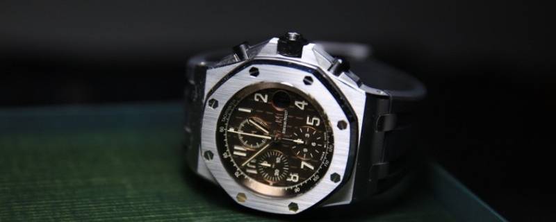 75度酒精可以擦家具吗(75度酒精可以擦桌子吗)