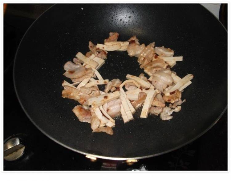 豆腐干炒肉怎么做好吃又简单(豆腐干炒肉怎么做好吃)