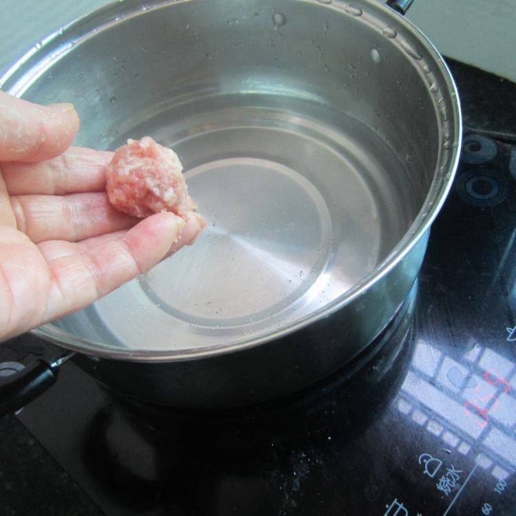 清水丸子肉馅怎么调(清水丸子肉馅怎么调窍门)