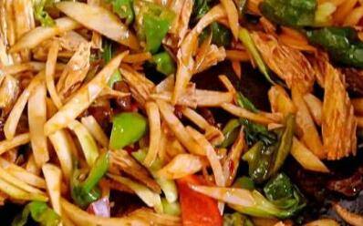 拉面怎么炒好吃又简单(拉面怎么做好吃)