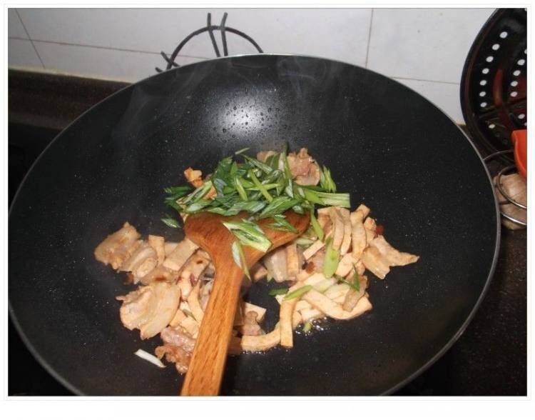 豆腐干炒肉怎么做好吃又简单(豆腐干炒肉怎么做好吃)