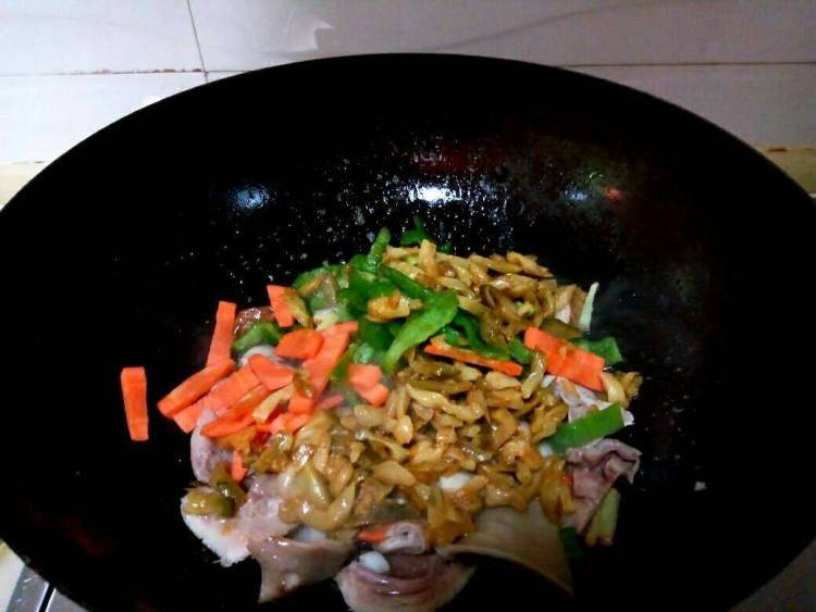 肚肠怎么炒软烂(豆腐加肚肠怎么炒)