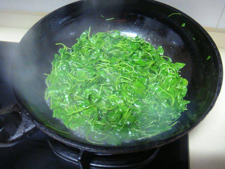 草头怎么炒的嫩(草头怎么炒的嫩又好吃)