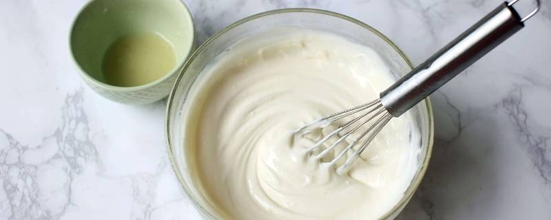 手动打发淡奶油做法(淡奶油怎么打发手动打蛋器)