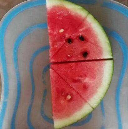 三角西瓜怎么切(小三角的西瓜怎么切)