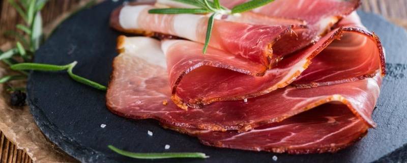 腌肉的血水要倒掉吗(腌肉的血水要不要倒)