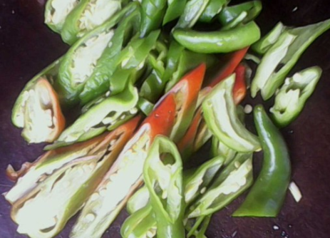 茄子炒肉怎样做好吃(茄子炒肉怎么做才能好吃)