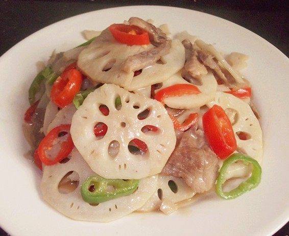 莲菜怎么炒好吃又简单家常做法(莲菜怎么炒好吃家常做法视频)