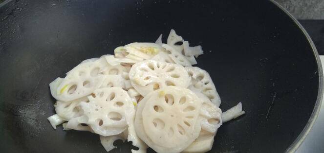 怎样素炒莲菜好吃(莲菜怎么炒比较好吃)