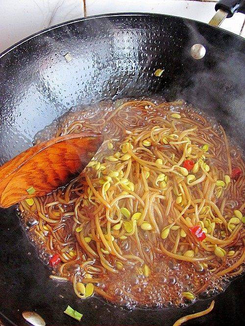 豆芽粉丝怎么炒好吃视频(豆芽粉丝怎么做的)