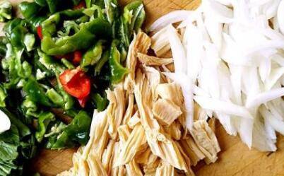 拉面怎么炒好吃又简单(拉面怎么做好吃)