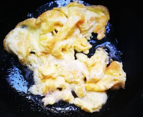 韭菜苔炒肉的家常做法(韭菜苔炒什么好吃)