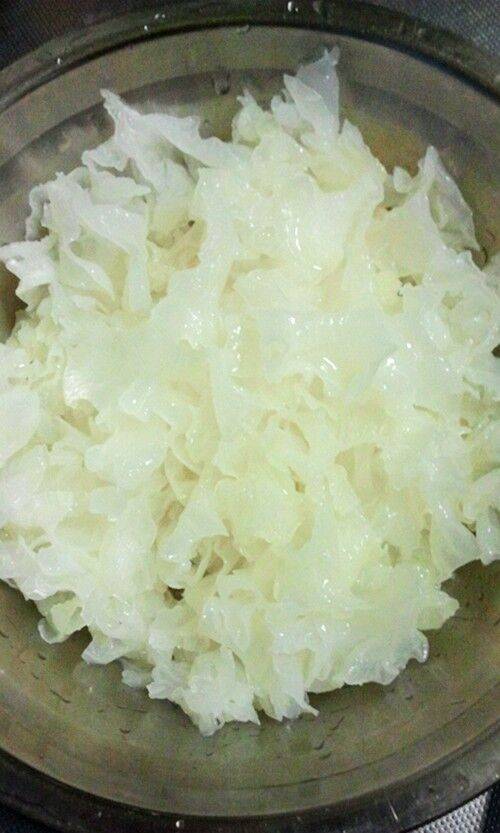 银耳莲子羹怎么做法(银耳莲子羹怎么做减肥)