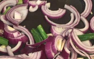 怎么炒洋葱比较好吃(怎么炒洋葱才好吃)