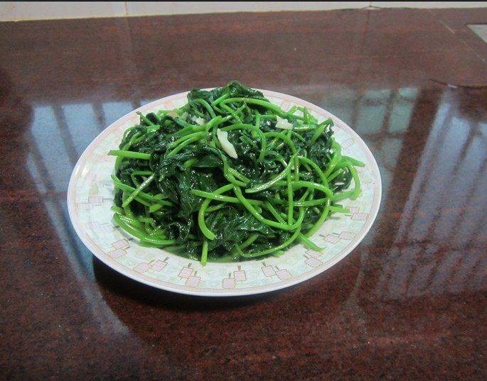 番薯叶怎么炒好吃又绿(番薯叶怎么炒酒店做法)