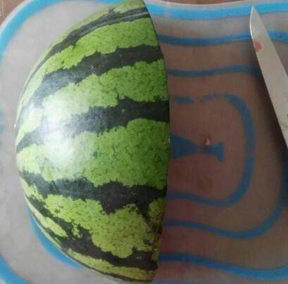 三角西瓜怎么切(小三角的西瓜怎么切)