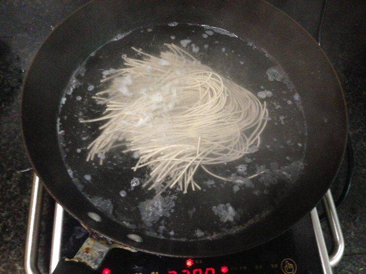 荞麦冷面做法简单(荞麦冷面怎么做出来的)