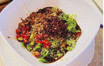 酸汤饺子的酸汤怎么制作(酸汤水饺的酸汤如何调制)