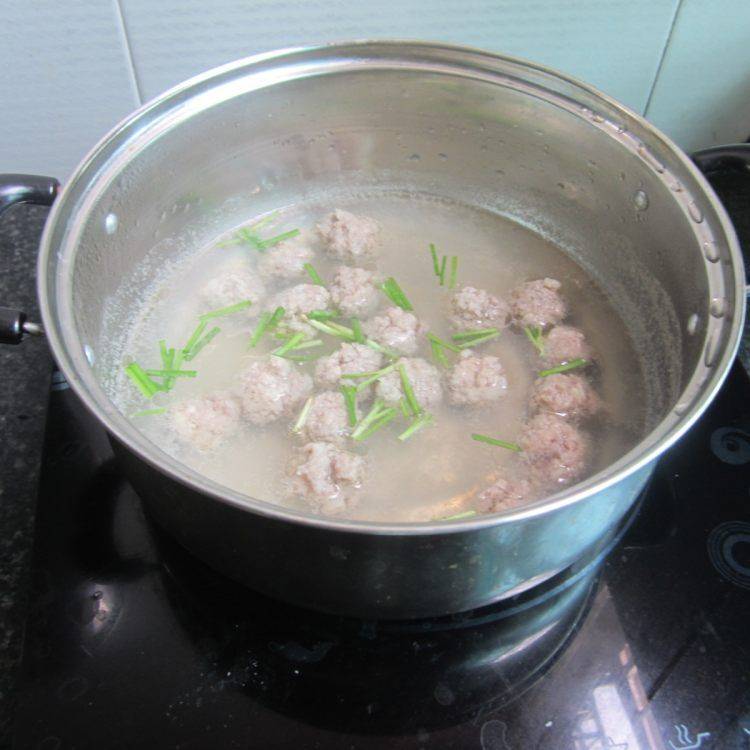 清水丸子肉馅怎么调(清水丸子肉馅怎么调窍门)