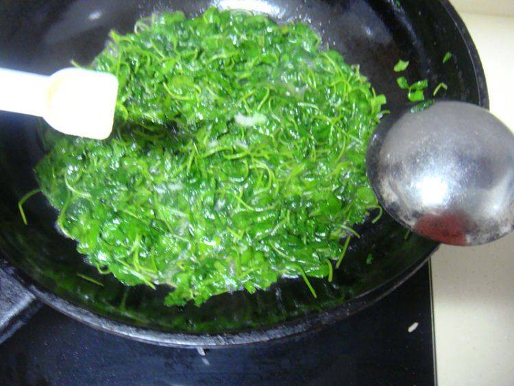 草头怎么炒的嫩(草头怎么炒的嫩又好吃)