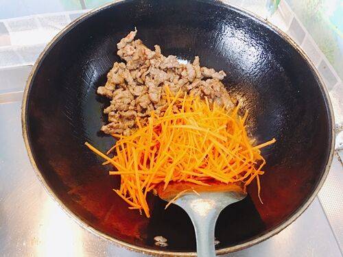 青椒牛肉丝怎么炒又嫩又好吃(怎样炒牛肉丝好吃家庭版)