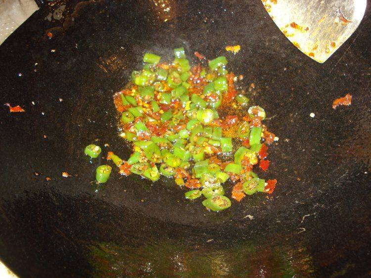 河蚌的家常做法好吃吗(河蚌怎么炒好吃)