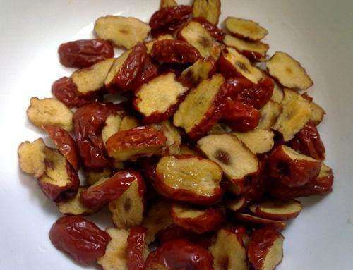 炒红枣是整个炒还是切片来炒(炒红枣要炒到什么程度窍门)