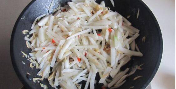 炒萝卜丁做法大全(红萝卜丝素炒怎样炒)