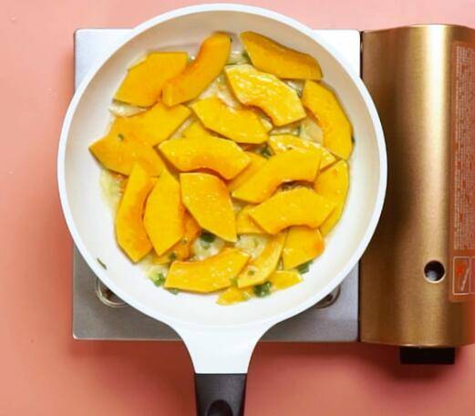 家常菜南瓜咋炒好吃(南瓜苗怎么炒好吃)